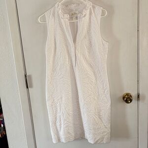 Lilly Pulitzer white sleeveless textured leaf v-neck shift dress Size Medium